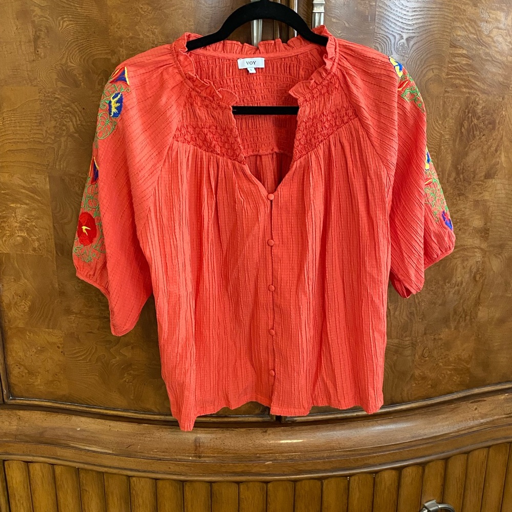 VOY Boutique Brand Coral Embroidered Women's Top Size Small NWOT ($40)